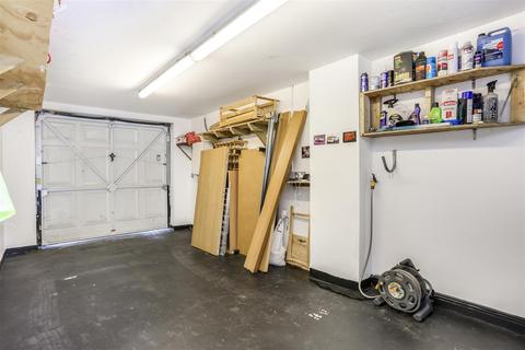 20 Hanno Close, Wallington, SM6 9BZ