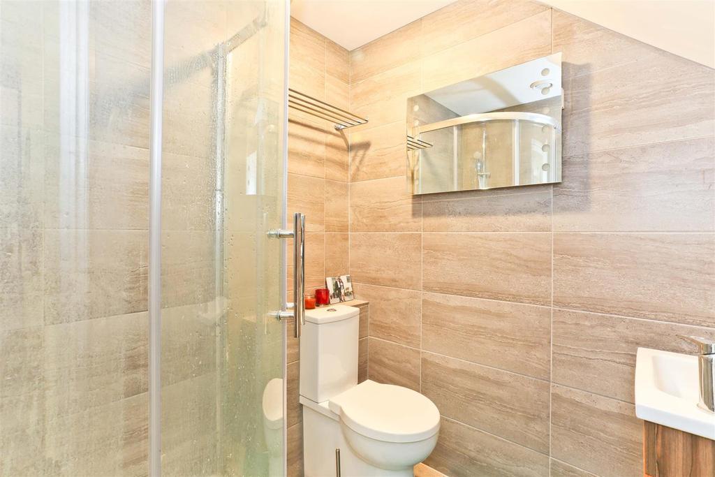 427488588 - 2, 40 North Street, Carshalton SM5-11.