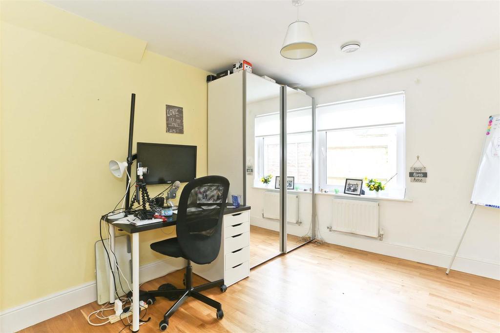 427488588 - 2, 40 North Street, Carshalton SM5-10.