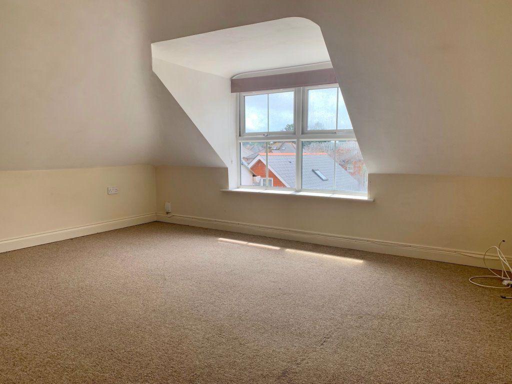 ONE BEDROOM FLAT IN WINTON 1 bed flat £695 pcm (£160 pw)