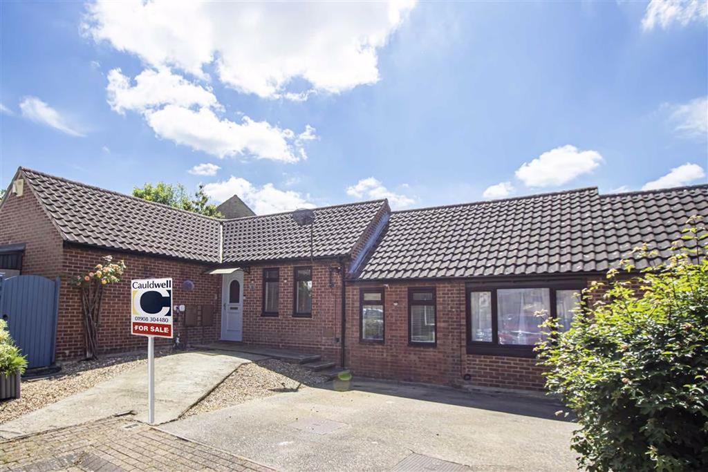 Robertson Close, Shenley Church End... 3 bed semidetached bungalow £