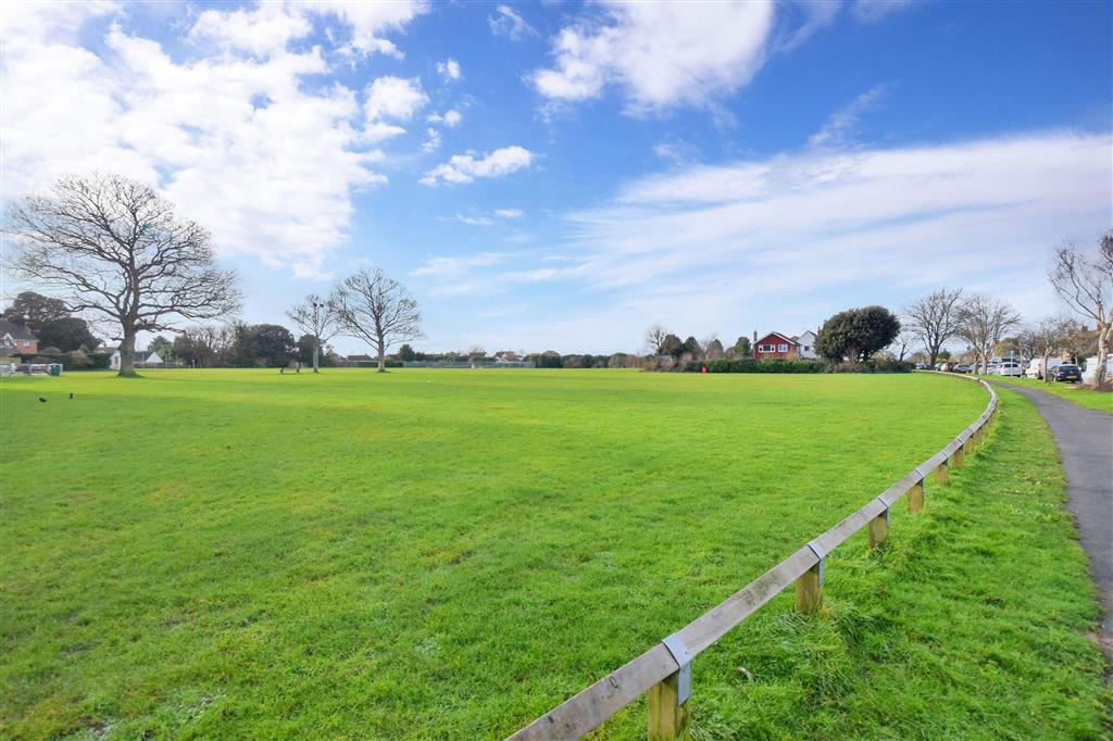 Rife Way, Ferring, Worthing, West Sussex 3 bed semidetached house £