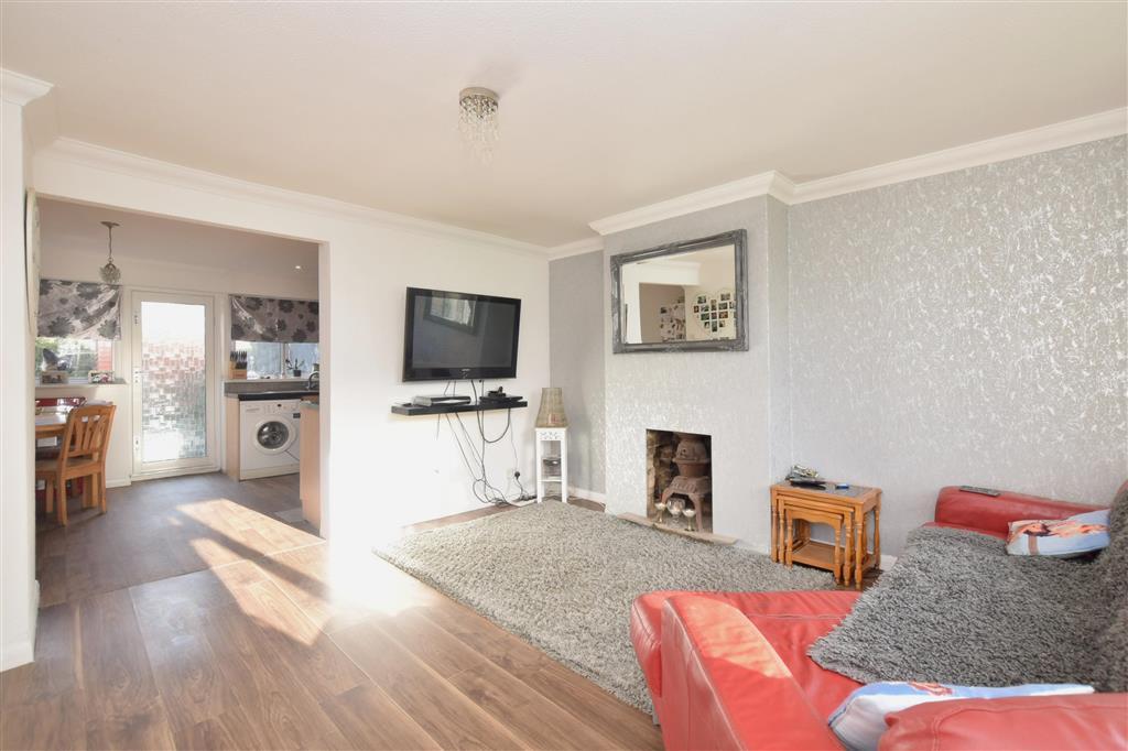 Rife Way, Ferring, Worthing, West Sussex 3 bed semidetached house £