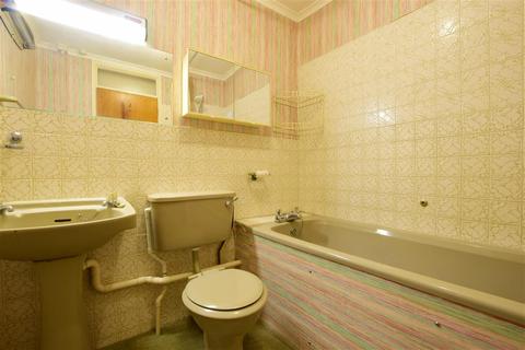 6 Alberta Walk, Worthing, BN13 2SG