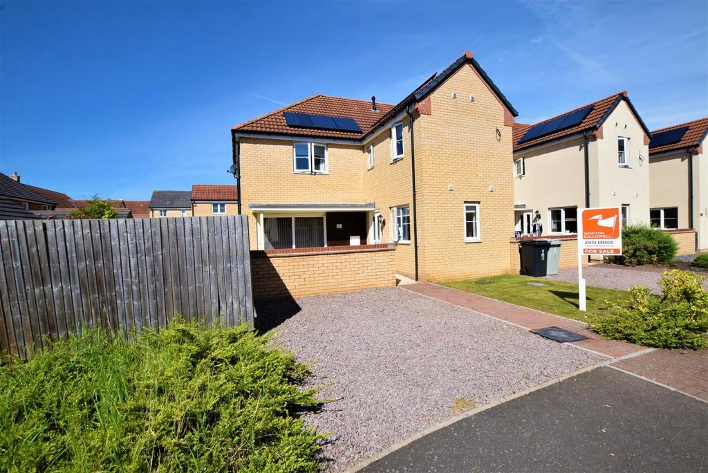 Martingale Mews, Oakham 2 bed end of terrace house £199,995