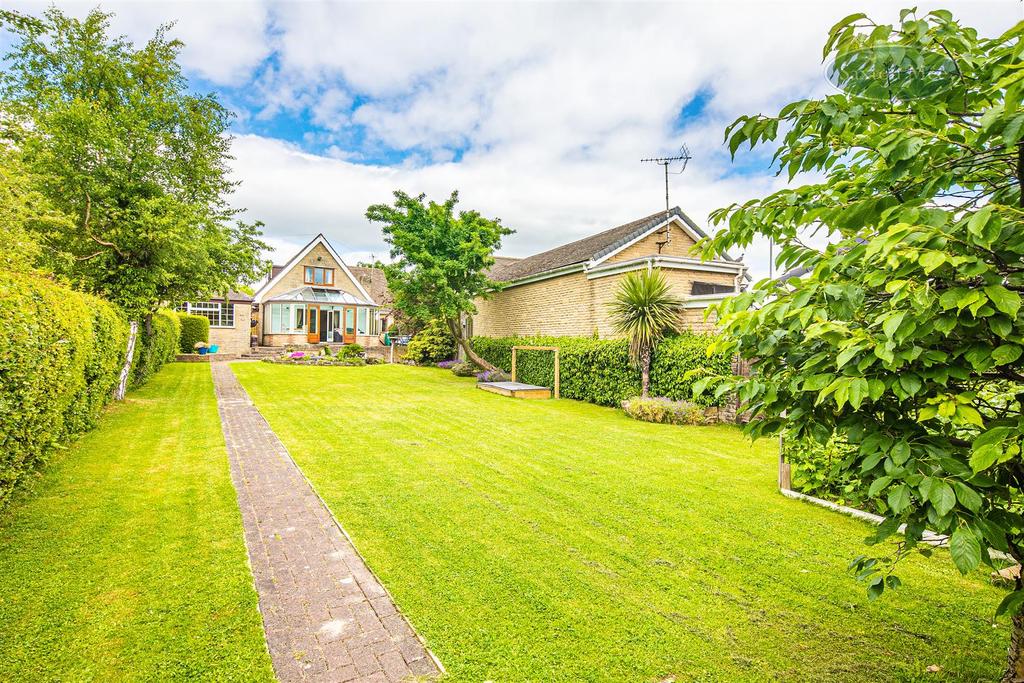 Hesley Bar, Thorpe Hesley, S61 2PW 4 bed detached house £335,000