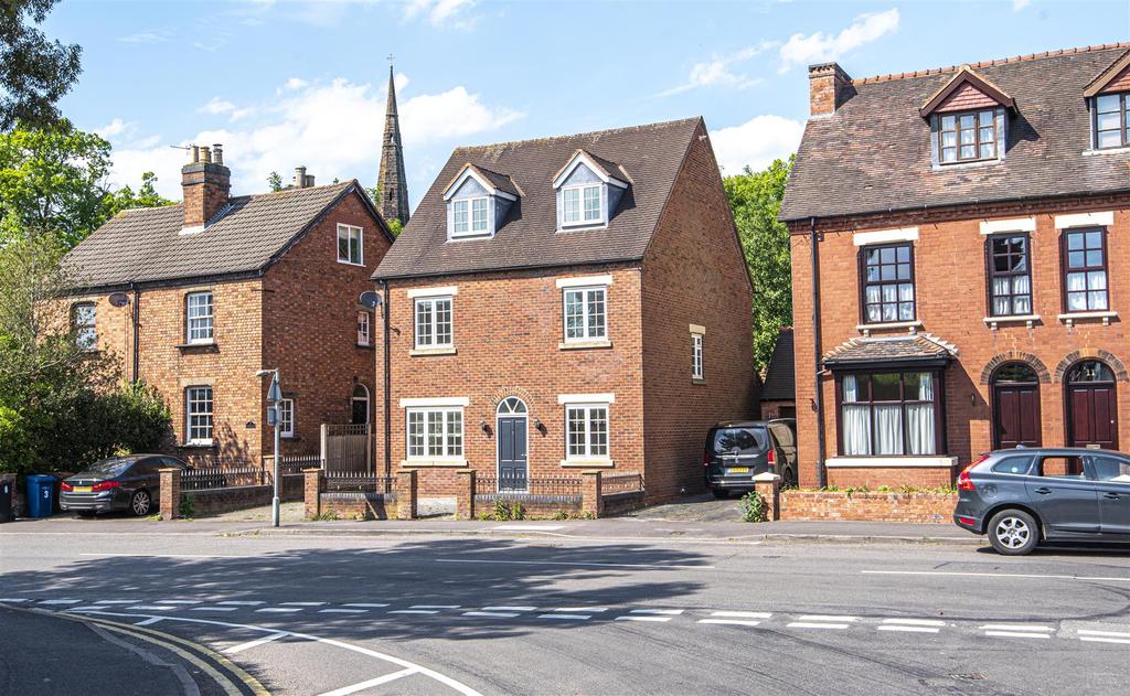 Sturgeons Hill, Lichfield 4 bed detached house £495,000