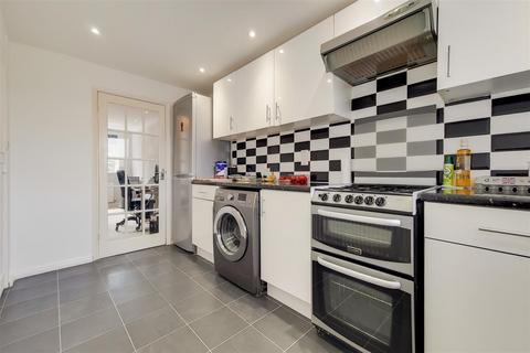 1 bedroom flat to rent - Franklin Close, London