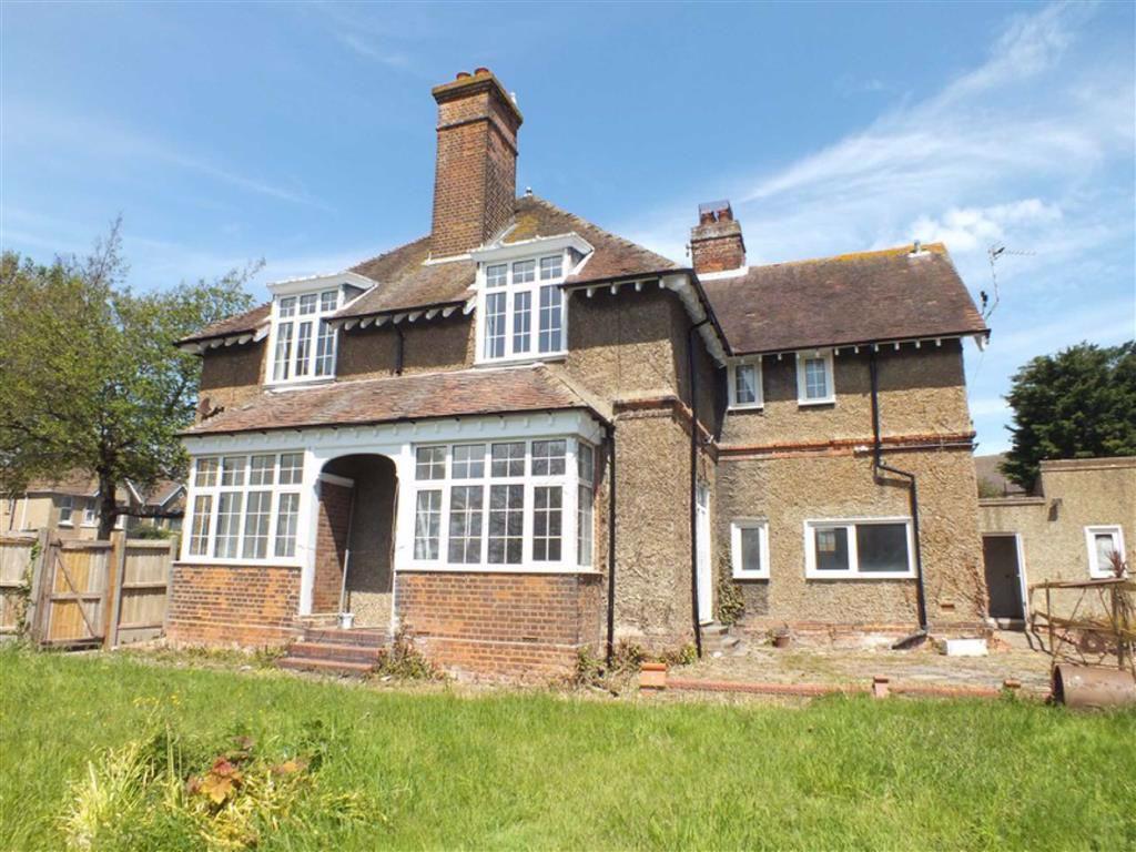 Canterbury Road, Folkestone, Kent, CT19 5 bed detached house £525,000