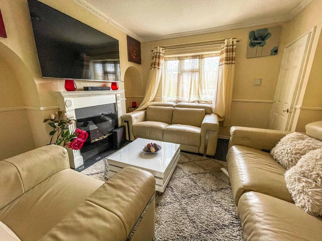 Hampton Road, Coventry 3 bed semidetached house £170,000
