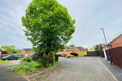 67 Eastley Crescent, Warwick, CV34 5RX
