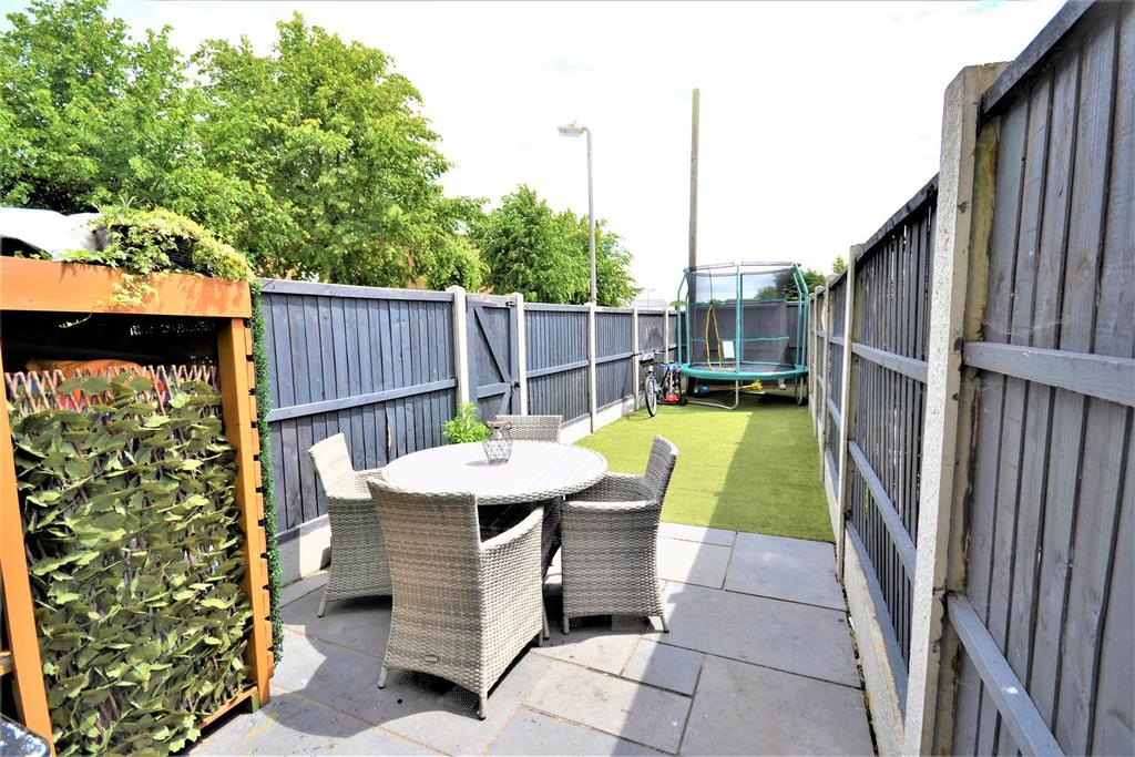 Lilian Road, BurnhamonCrouch 2 bed apartment £205,000