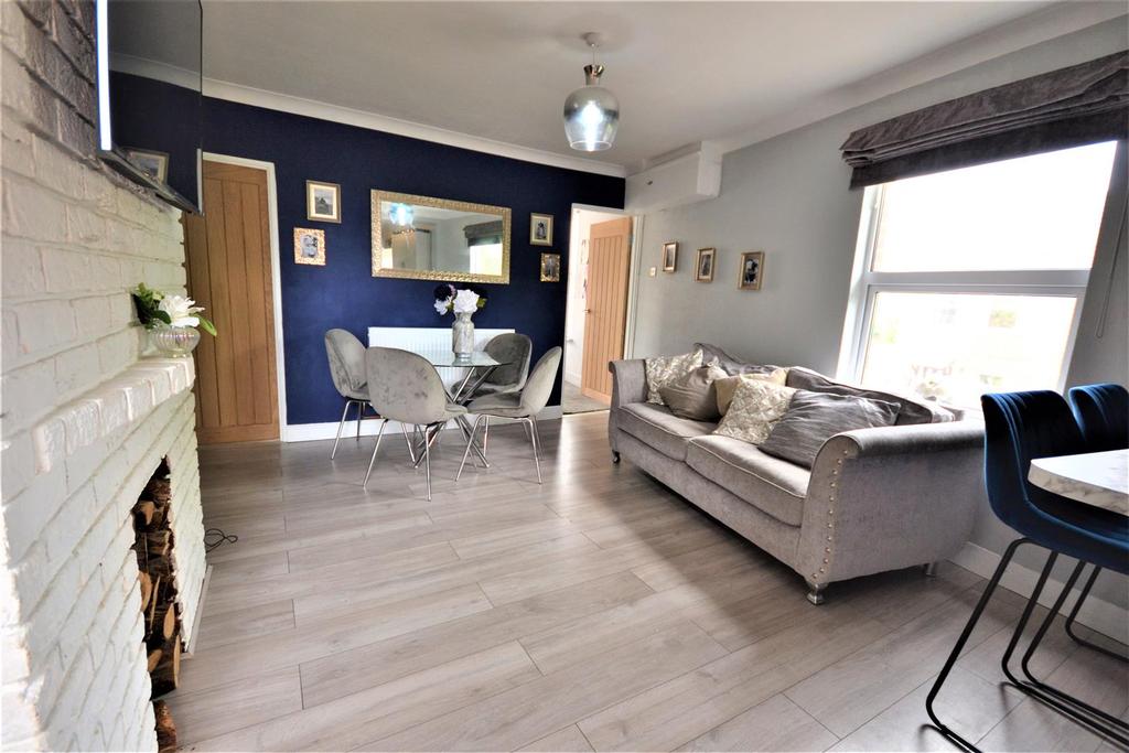 Lilian Road, BurnhamonCrouch 2 bed apartment £205,000
