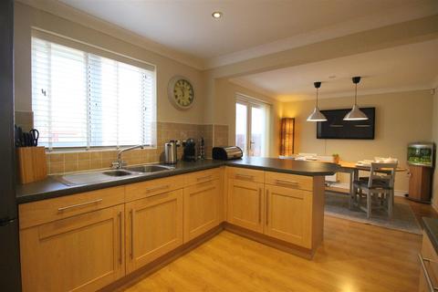 37 Farnham Drive, Darlington, DL3 0RS
