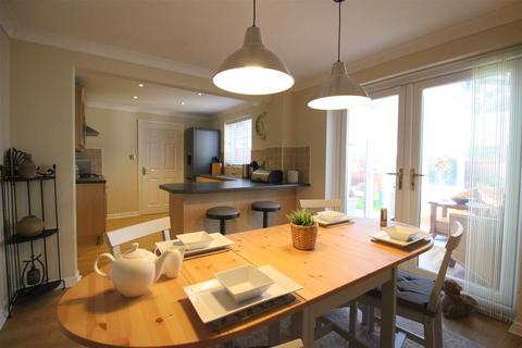 37 Farnham Drive, Darlington, DL3 0RS