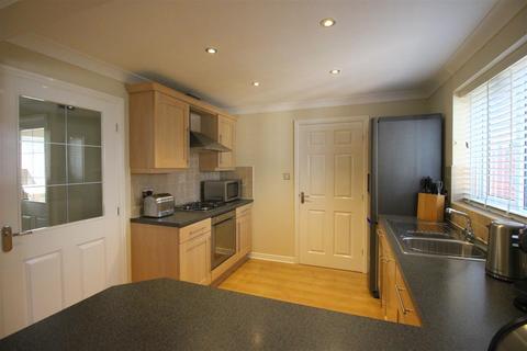 37 Farnham Drive, Darlington, DL3 0RS