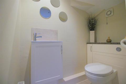 37 Farnham Drive, Darlington, DL3 0RS