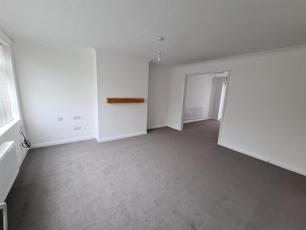 Waterside Way, Westfield, Radstock 3 bed semidetached house £975 pcm