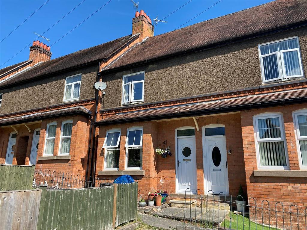 Chester Place, Malvern 2 bed terraced house £700 pcm (£162 pw)