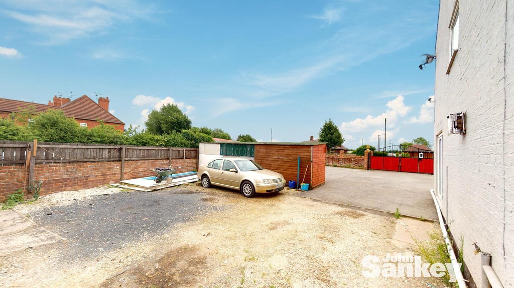 Acreage Lane, Shirebrook 3 bed end of terrace house £165,000