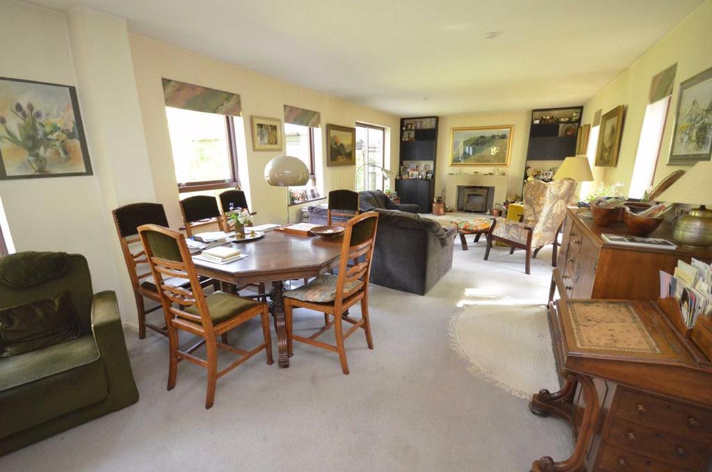 Upper Bourne Lane, Farnham 3 bed detached house £835,000