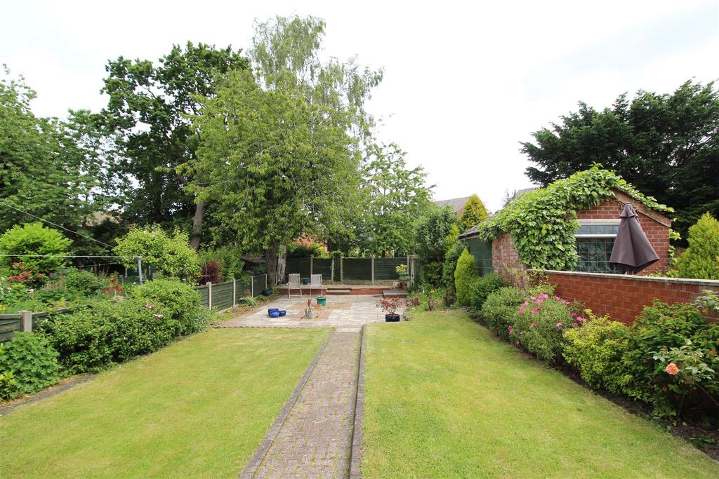 Danesway, Swinley, Wigan, WN1 2HB 3 bed semidetached house £200,000