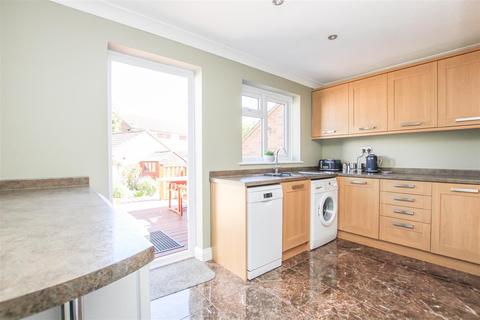 5 Rowhedge, Brentwood, CM13 2TS