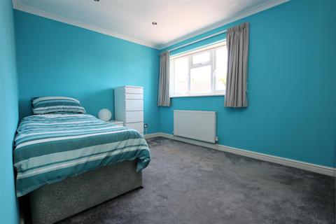 5 Rowhedge, Brentwood, CM13 2TS