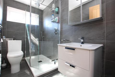 5 Rowhedge, Brentwood, CM13 2TS
