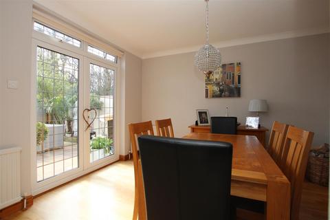 11 The Meadows, Ingrave, Brentwood, CM13 3RL