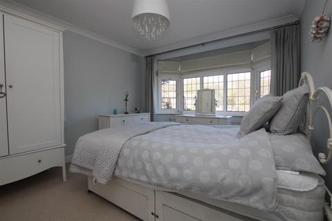 11 The Meadows, Ingrave, Brentwood, CM13 3RL