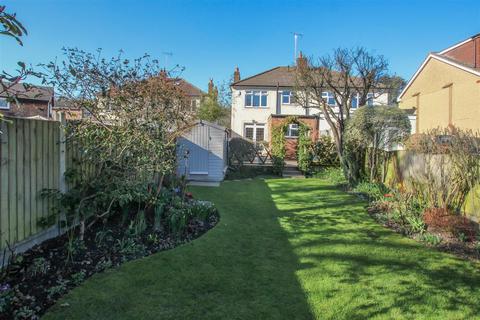 11 The Meadows, Ingrave, Brentwood, CM13 3RL