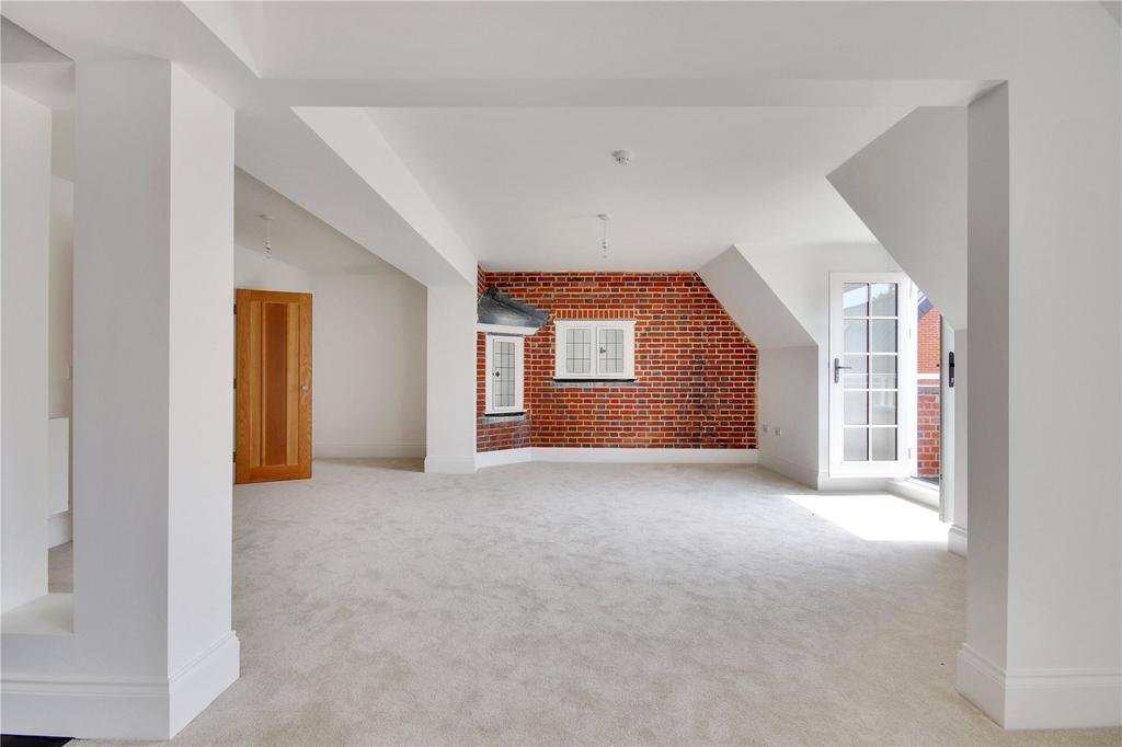 Living/Dining Area