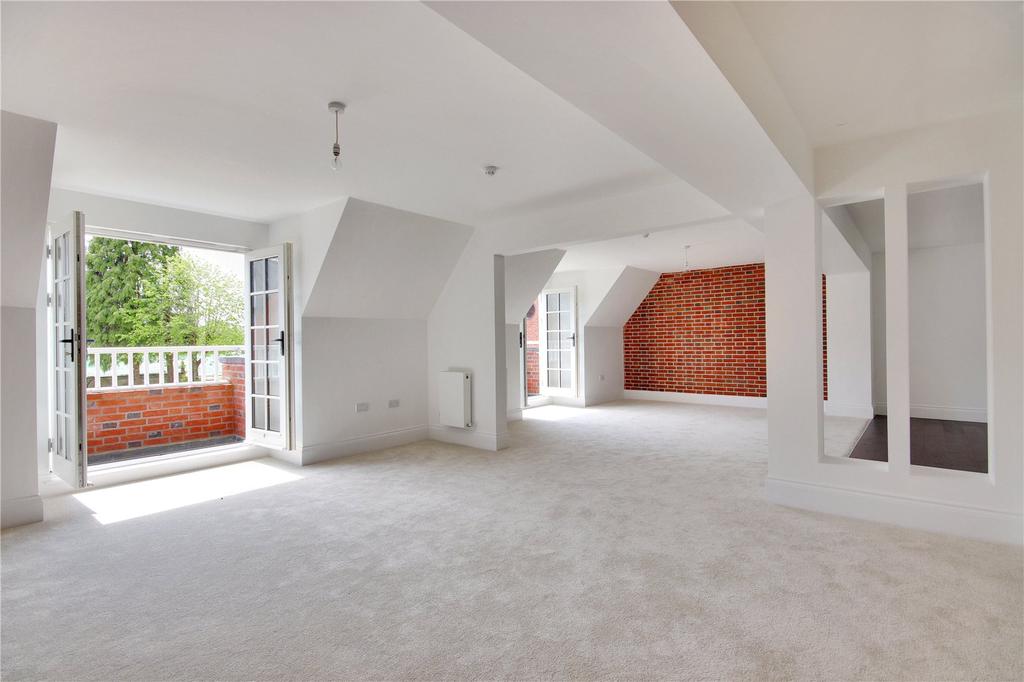 Living/Dining Area