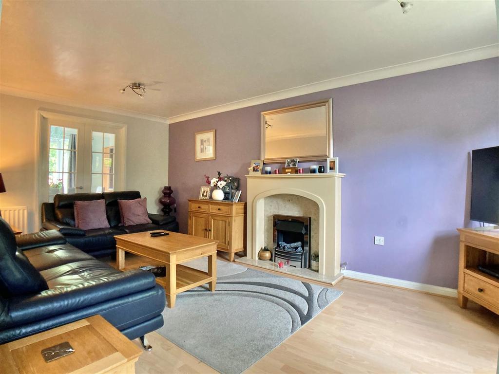 Streamside, Tuffley, Gloucester 5 bed house £420,000