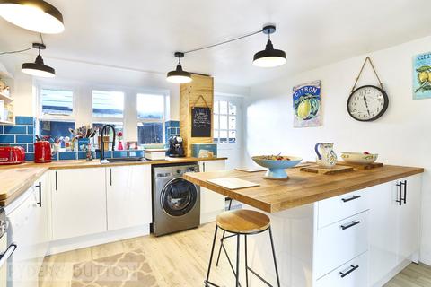 14 Oldham Road, Denshaw, Oldham, OL3 5SL