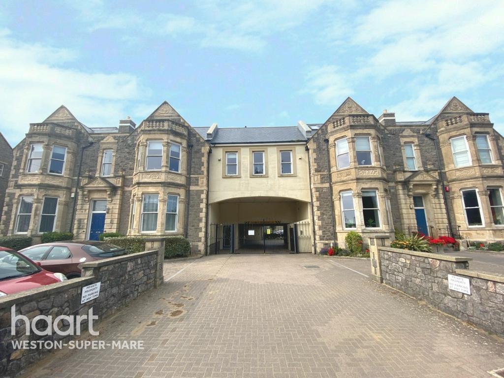 Clarence Road North, WestonSuperMare 2 bed apartment for sale £190,000