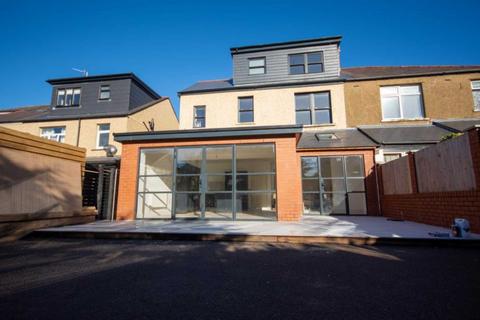 4 bedroom semi-detached house to rent, Llandennis Avenue, Cardiff