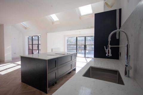 4 bedroom semi-detached house to rent, Llandennis Avenue, Cardiff