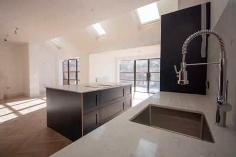 4 bedroom semi-detached house to rent, Llandennis Avenue, Cardiff