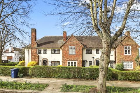 27 Brentham Way, London, W5 1BE