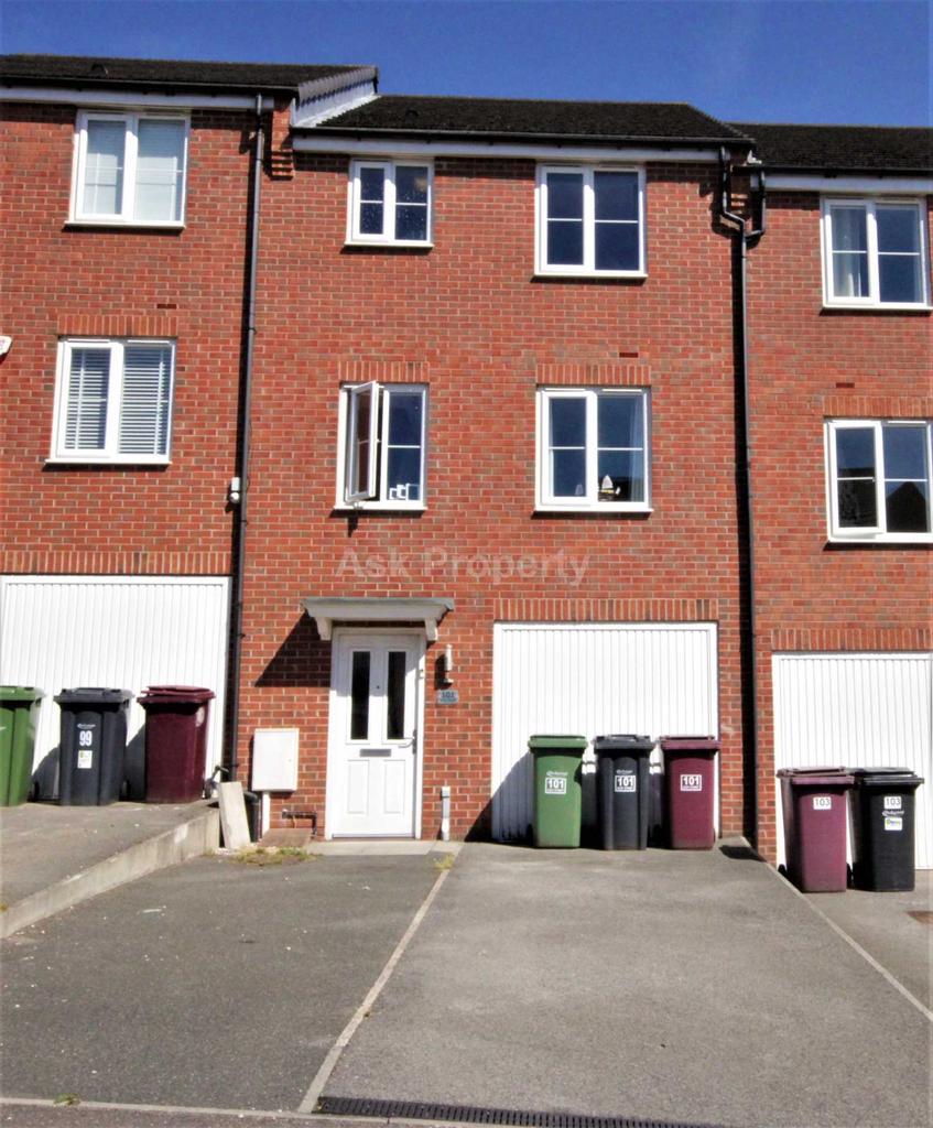 East Street, Doe Lea 4 bed townhouse £825 pcm (£190 pw)