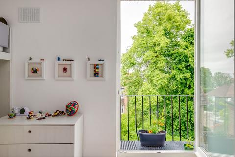 8, Ravensbourne House Arlington Road, Twickenham, TW1 2AX