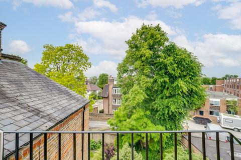 8, Ravensbourne House Arlington Road, Twickenham, TW1 2AX