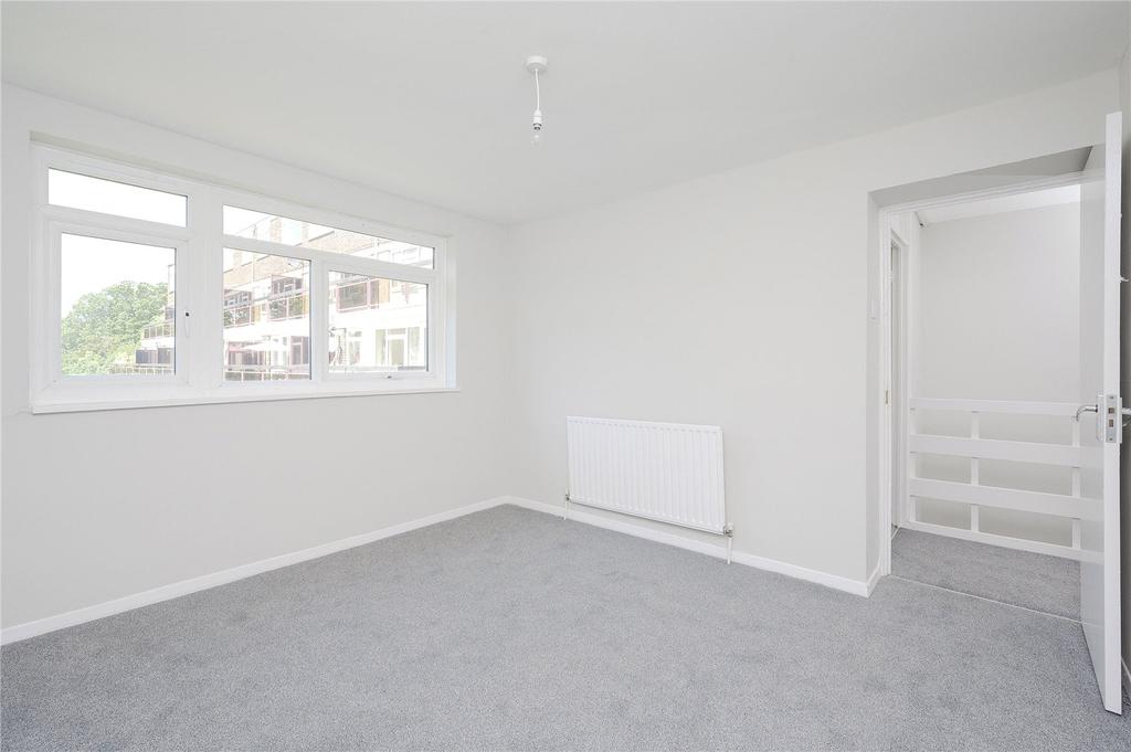 Gloucester Road, Kingston Upon Thames, KT1 3 bed apartment £365,000
