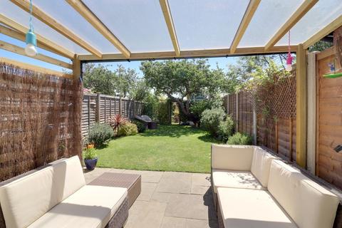 74 Queens Walk, Ashford, TW15 3JB