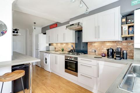 74 Queens Walk, Ashford, TW15 3JB
