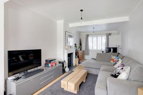 74 Queens Walk, Ashford, TW15 3JB