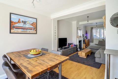 74 Queens Walk, Ashford, TW15 3JB