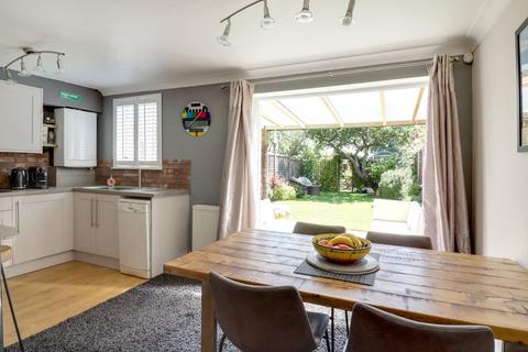 74 Queens Walk, Ashford, TW15 3JB